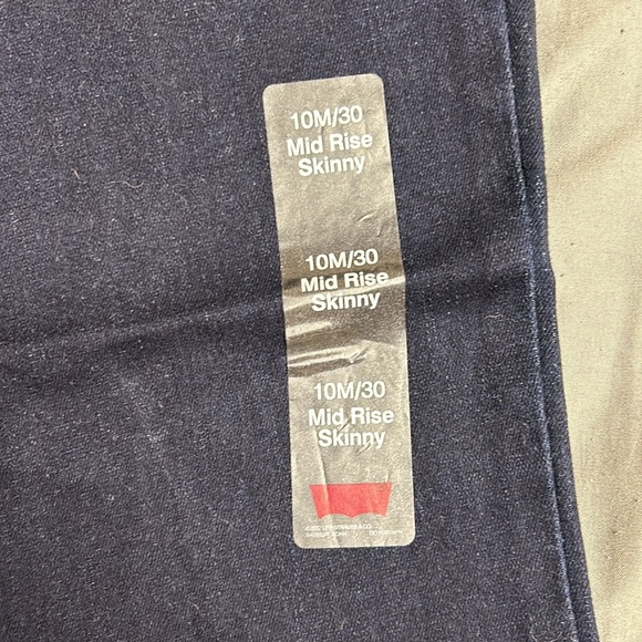 Levi’s - Picture 3 of 4